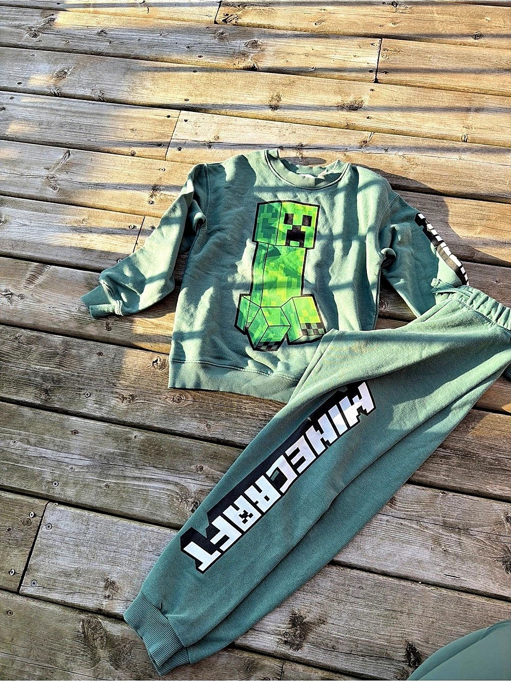 H&M Kids Minecraft Creeper Sweatshirt Green Size 8-9 Years